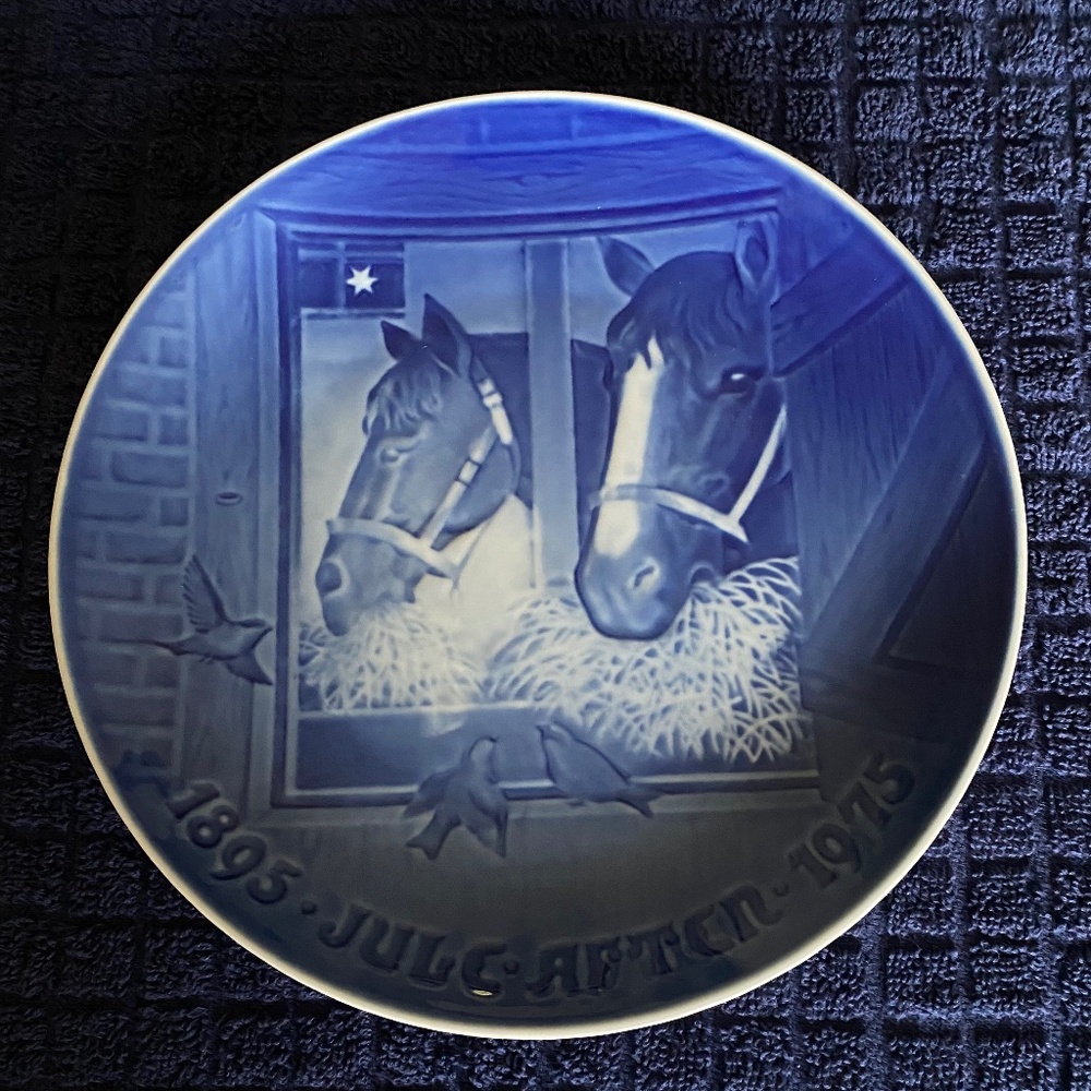 “Christmas Night In The Stable” Bing & Grondahl Copenhagen Porcelain plate 1975